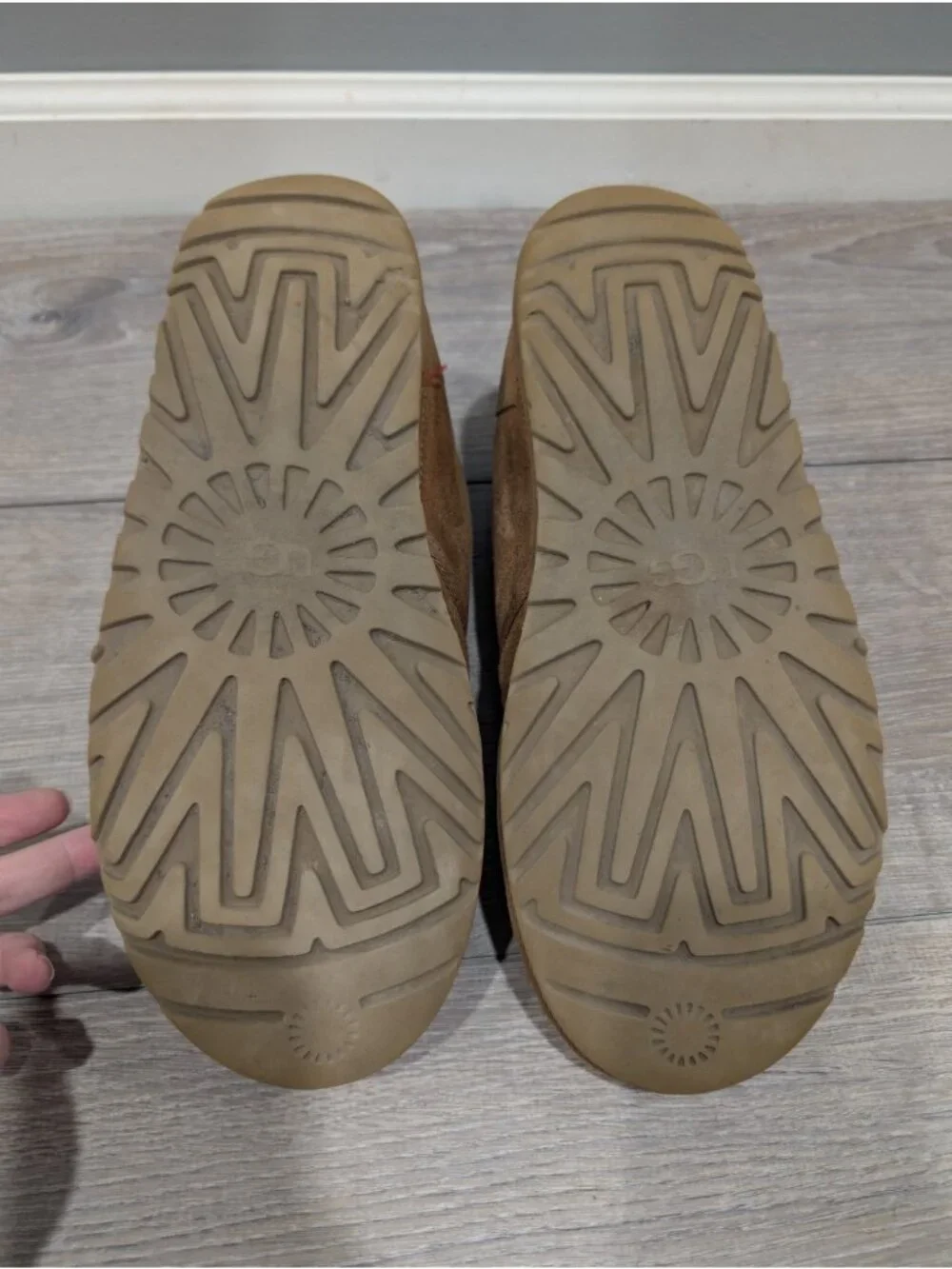 UGG neumel shoes